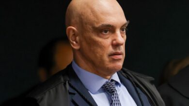 Foto de Em decisão, Moraes cita “eventual tentativa de fuga” de Bolsonaro