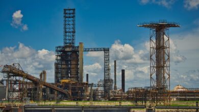 Foto de Petróleo recua com incerteza tarifária nos EUA, OPEP+ pronta para aumentar produção