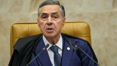 Foto de Barroso diz que STF deve avaliar reação contra sanções dos EUA