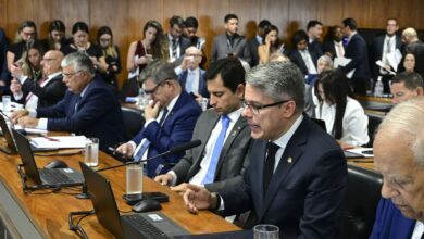 Foto de CCJ do Senado rejeita PEC da Blindagem por unanimidade