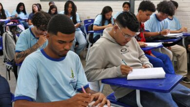 Foto de Renda e cor são determinantes para não concluir ensino médio no país