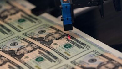 Foto de Ibovespa opera estável e dólar avança a R$ 5,29 à espera do fim do shutdown nos EUA