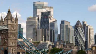 Foto de Governo britânico avalia impostos sobre milionários que deixam o país e mansões