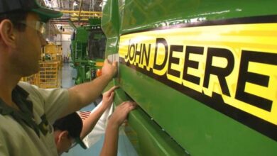 Foto de John Deere paga preço alto do tarifaço, lucro tomba quase 30% em 2025 e CEO prevê novo recuo para 2026