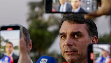 Foto de Moraes autoriza a visita dos filhos de Bolsonaro na PF