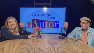 Foto de Conversa com o Autor entrevista escritor e compositor Nei Lopes