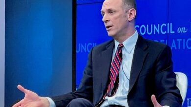 Foto de Goolsbee diz que dissidência em reunião do Fed foi a favor de esperar por mais dados