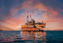 Foto de Petróleo volta a subir com bloqueio de navios da Venezuela pelos Estados Unidos e escalada das tensões geopolíticas