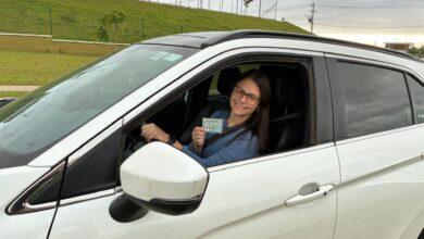 Foto de De carona a motorista: engenheira é a primeira mulher habilitada de SP no novo modelo da CNH