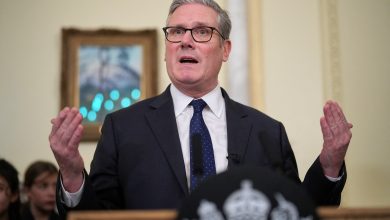 Foto de Líder do Reino Unido defende plano prático para Ormuz após conversa com Trump